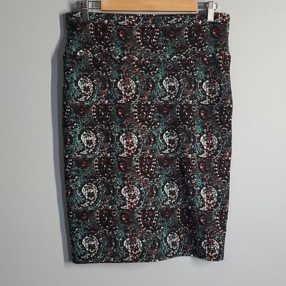 Lularoe skirt stretch abstract paisley pattern black green red festive - Picture 2 of 16